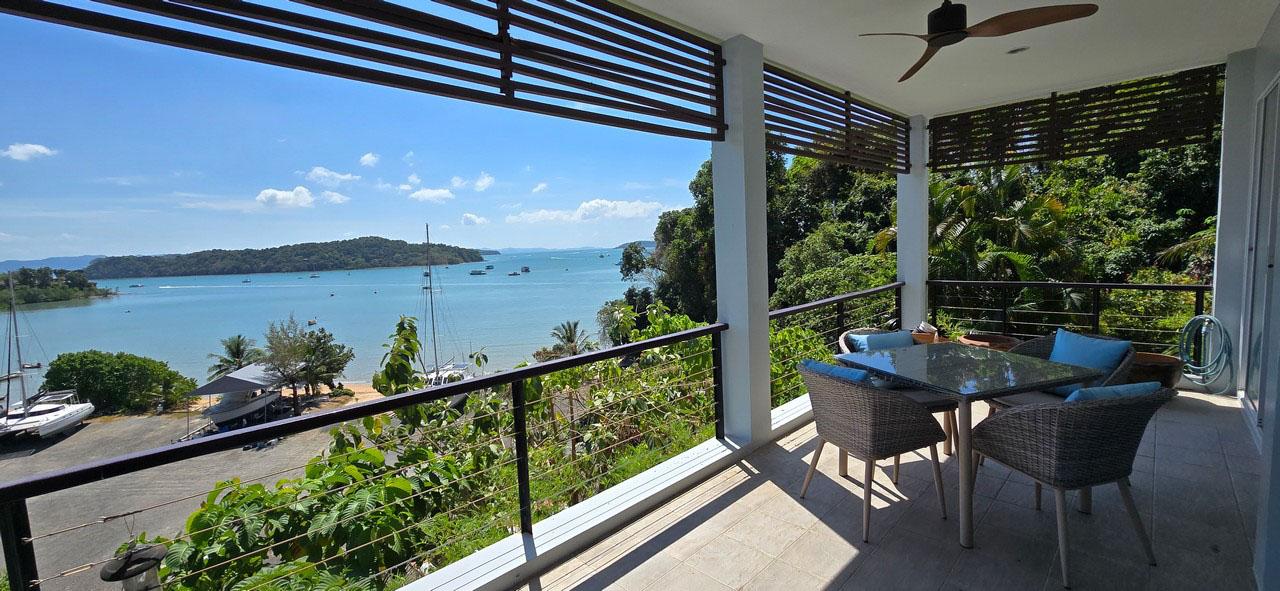 Spacious 2-Bed Apartment with Breathtaking Sea Views in East Coast Ocean Villas Ao Por