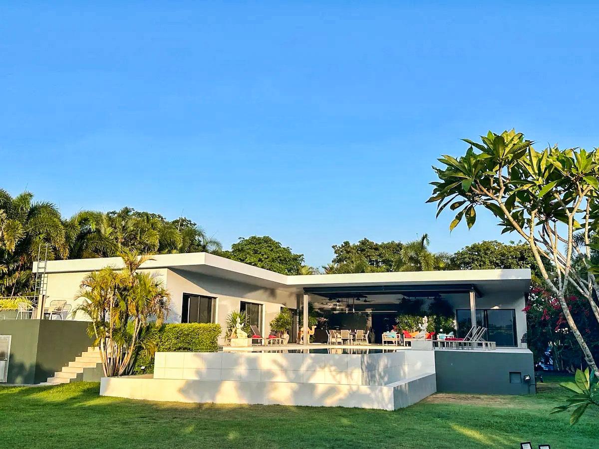 Mountain View 4-Bedroom Pool Villa on Huge 2,000 sqm Plot - Near Rawai & Naiharn Beach