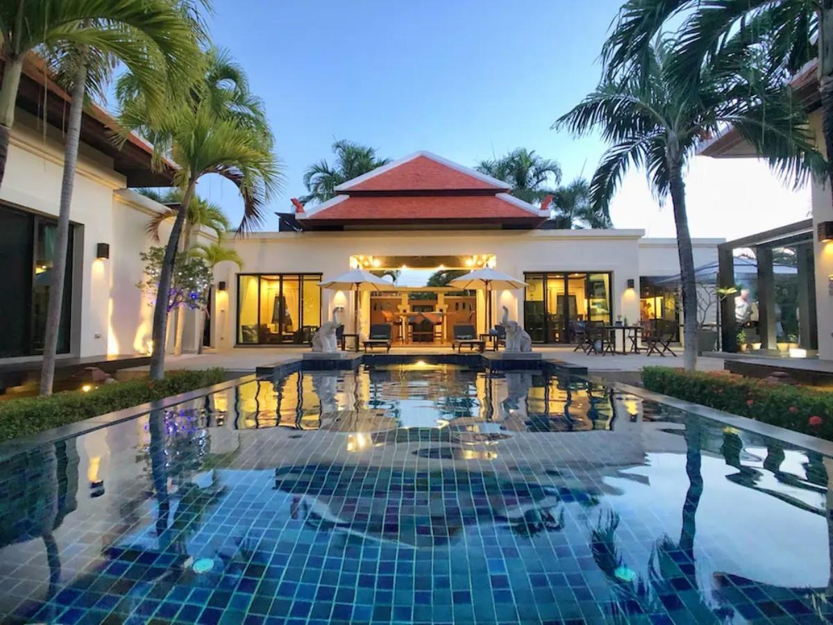 Luxury 5 bedroom Villa for Sale in Nai Harn Baan Bua Estate
