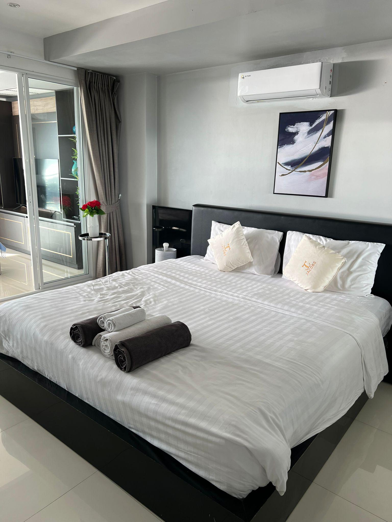Exterior view of Foreign Freehold 2-Bed Sea View Sunset Plaza Condo Overlooking Karon Beach