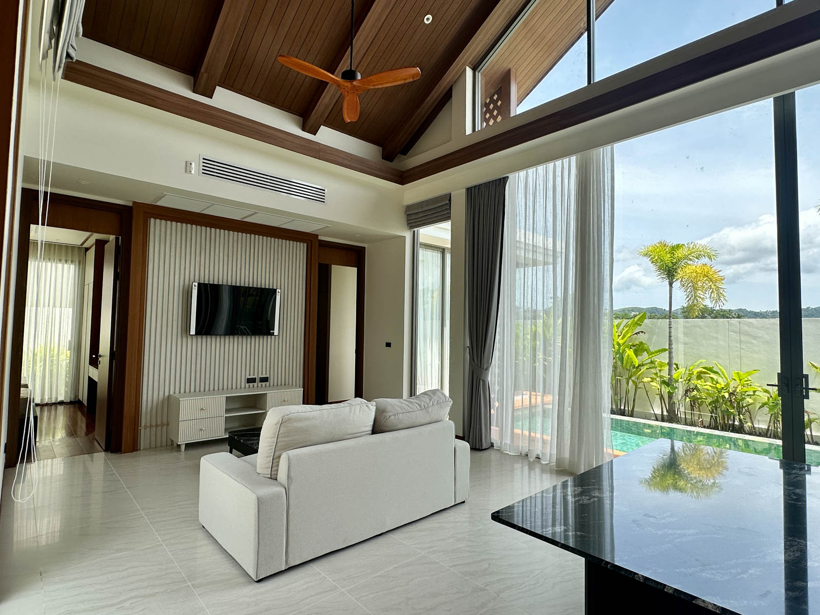 3-Bedroom Ozone Resale Villa - Ready to move & 1-Year Financing Plan - Photo 8