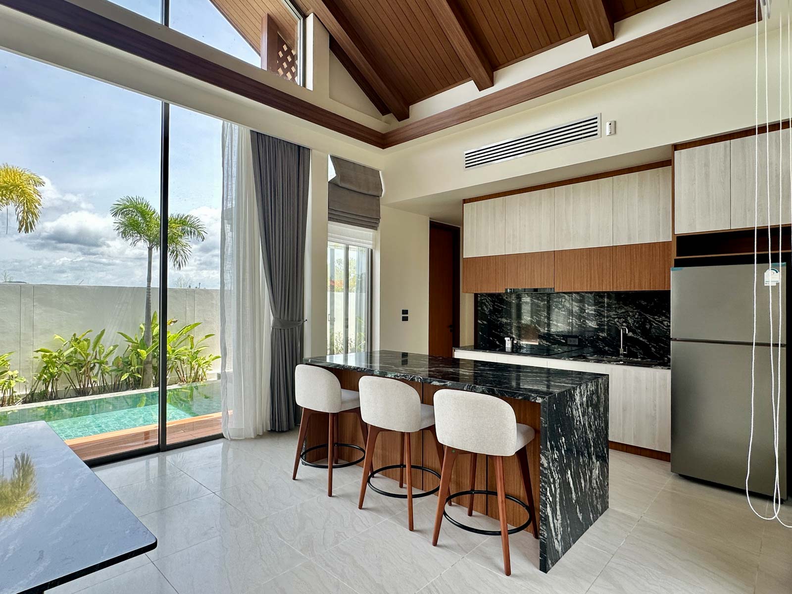 3-Bedroom Ozone Resale Villa - Ready to move & 1-Year Financing Plan - Photo 6