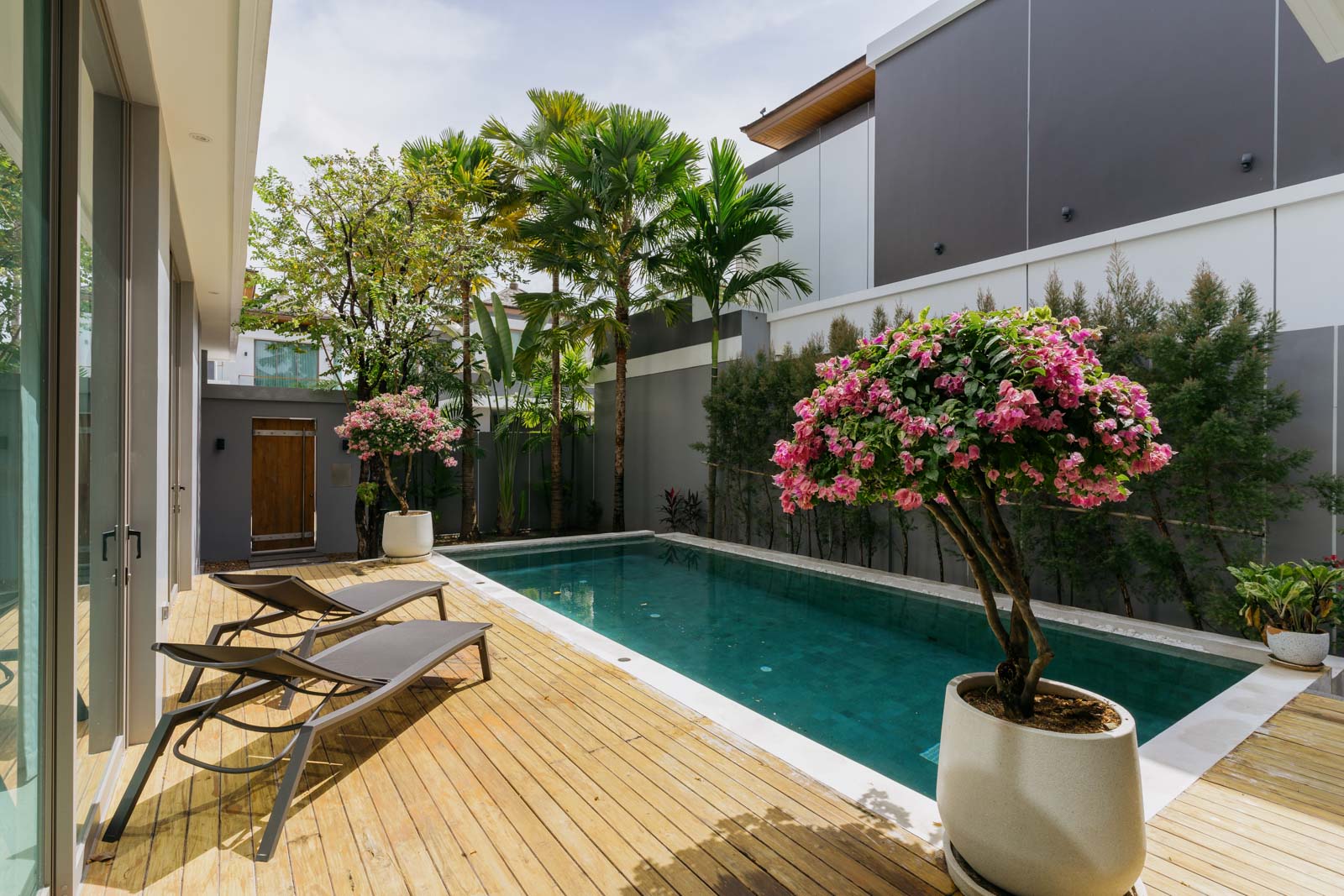 The Teak 3-Bedroom Resale Villa - Ready to move & 1-Year Financing Plan - Photo 4