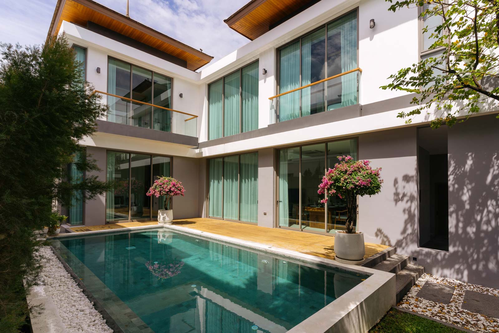The Teak 3-Bedroom Resale Villa - Ready to move & 1-Year Financing Plan - Photo 2