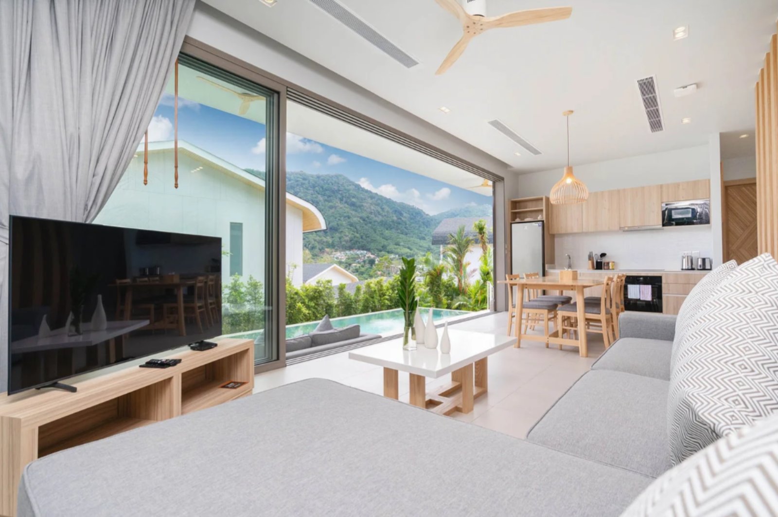 3 Bedroom Resale Himmapana Villa Available in Kamala - Photo 2