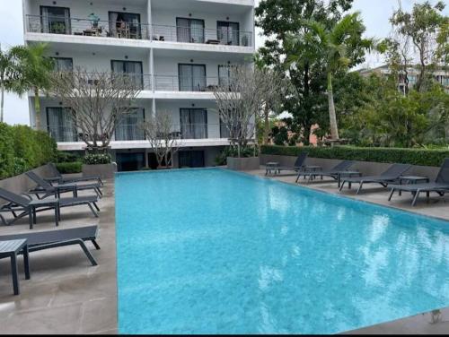 NOON Village Tower 2 & Tower 1 Chalong - Low-Rise Condominium with Pool and Sea Views - Photo 3