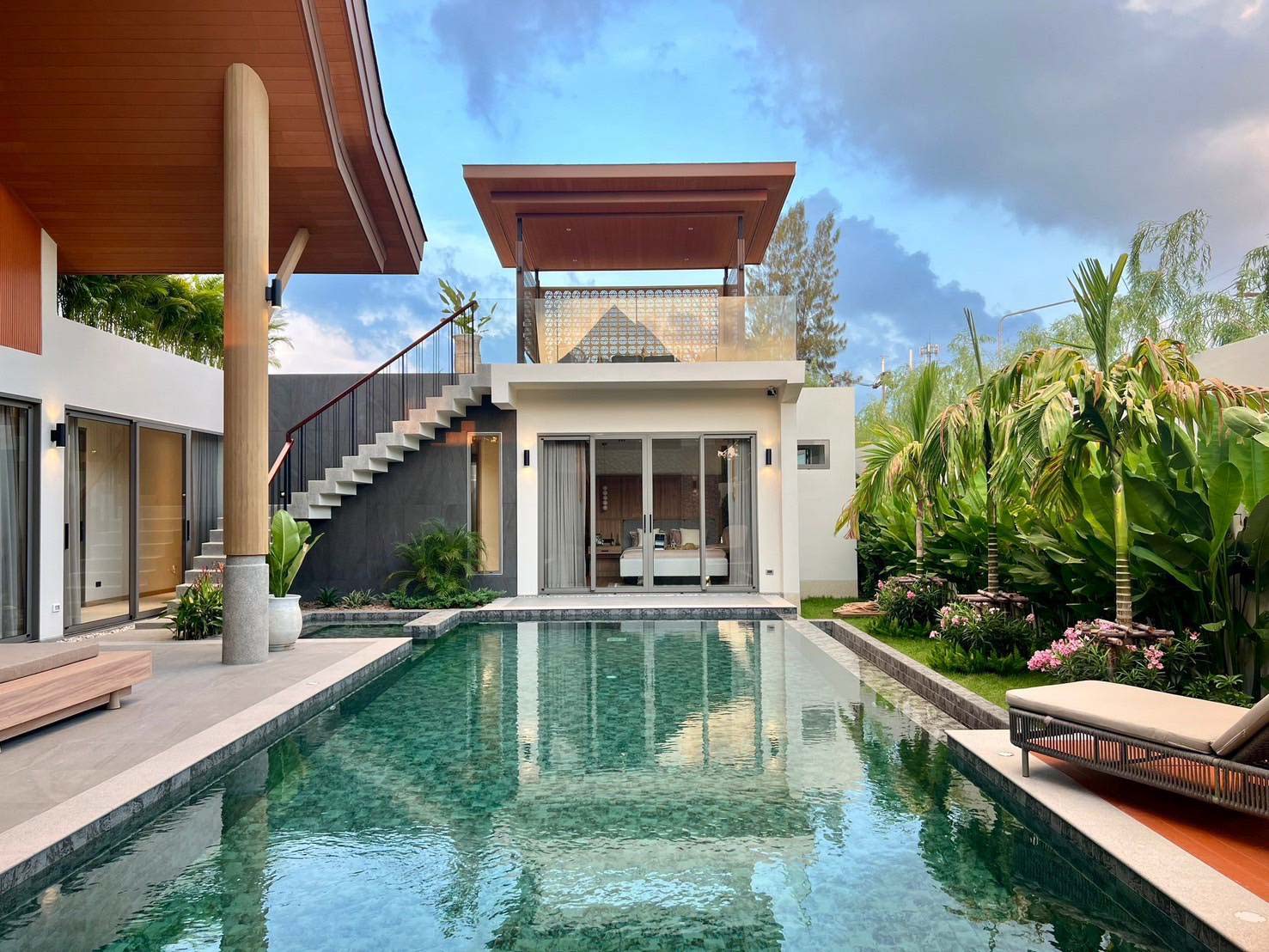 Erawana Grand - Inspired by the Traditional Elegance of Thailand's Historic Ayutthaya period. - Photo 3