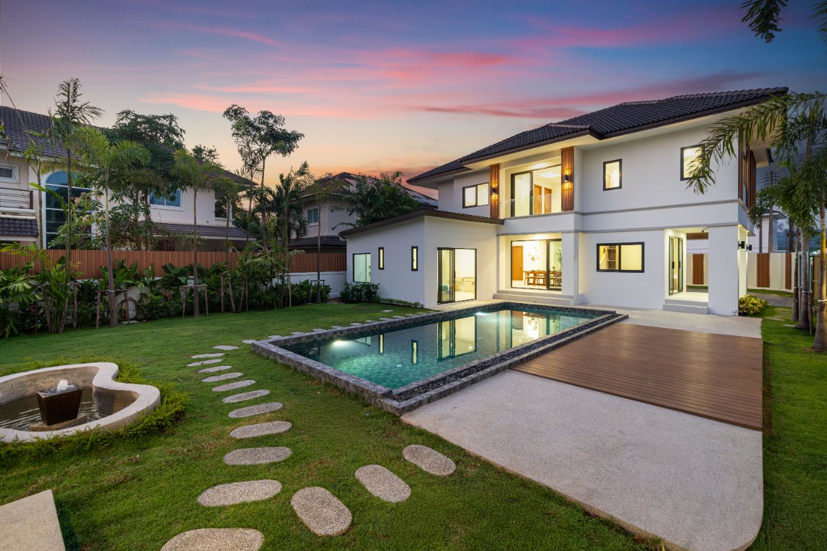 4 Bedroom Modern Stand Alone Villa for Sale in Thalang