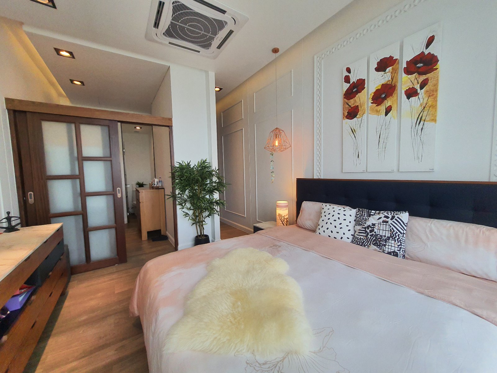 Interior view of 2 Bedroom Sea View Apartment for Sale at Saturdays Condo, Rawai - B4268-9