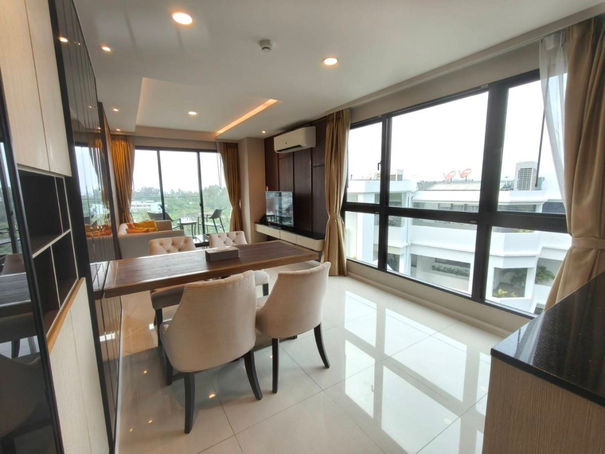 Interior view of Foreign Freehold 2-Bedroom Sea View Condo for Sale in Panora Mida Grande Surin