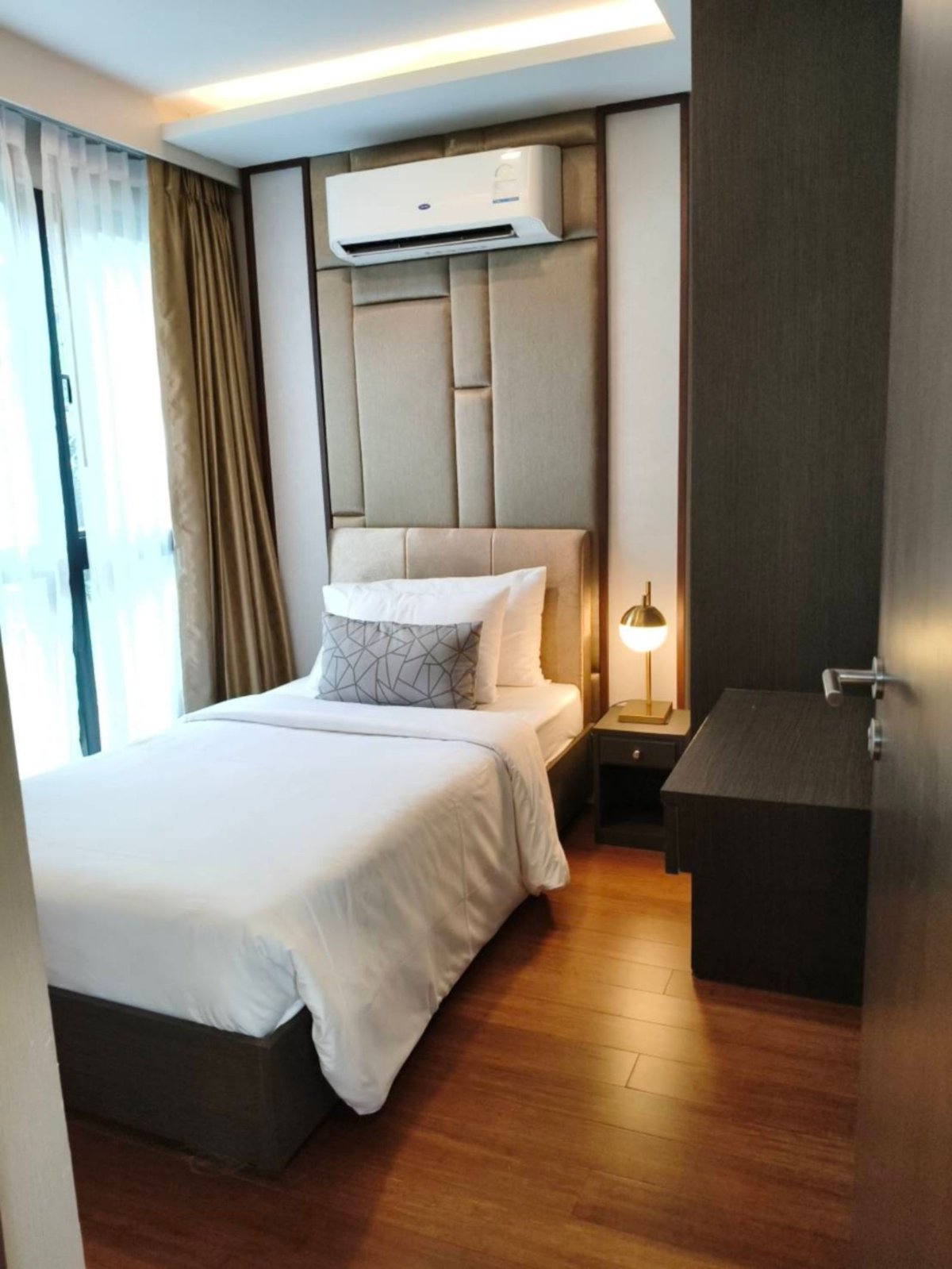 Interior view of Foreign Freehold 2-Bedroom Sea View Condo for Sale in Panora Mida Grande Surin