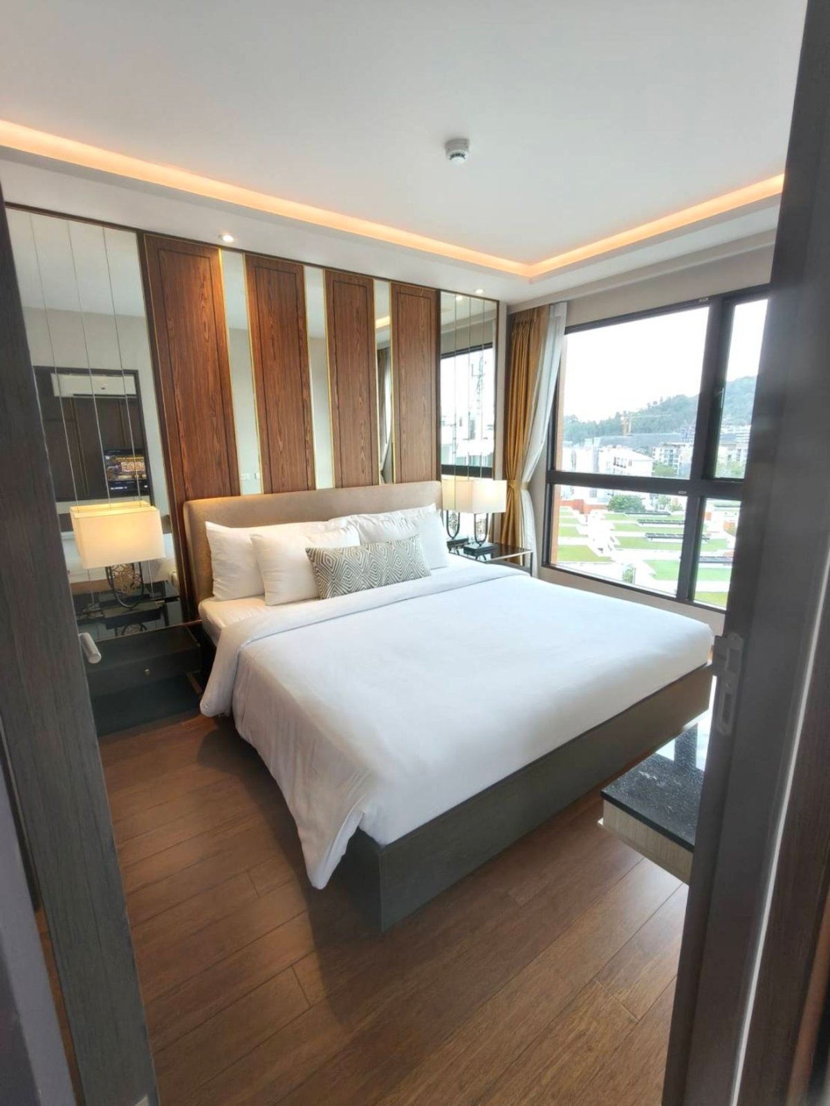 Interior view of Foreign Freehold 2-Bedroom Sea View Condo for Sale in Panora Mida Grande Surin