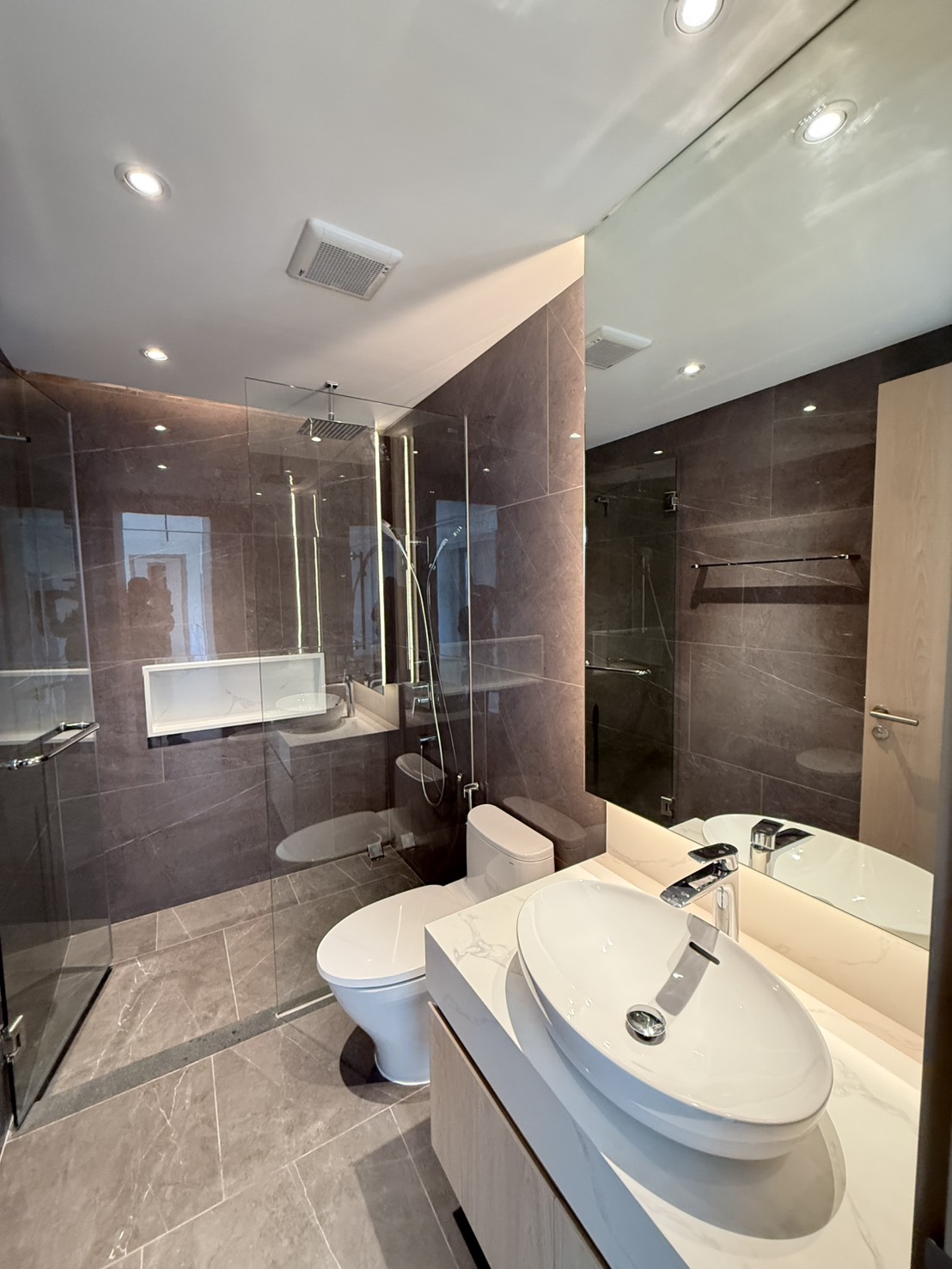 Interior view of 2-Bedroom Lake View Luxury Condo for Sale in THE AQUA by Boat Pattana, Bangtao