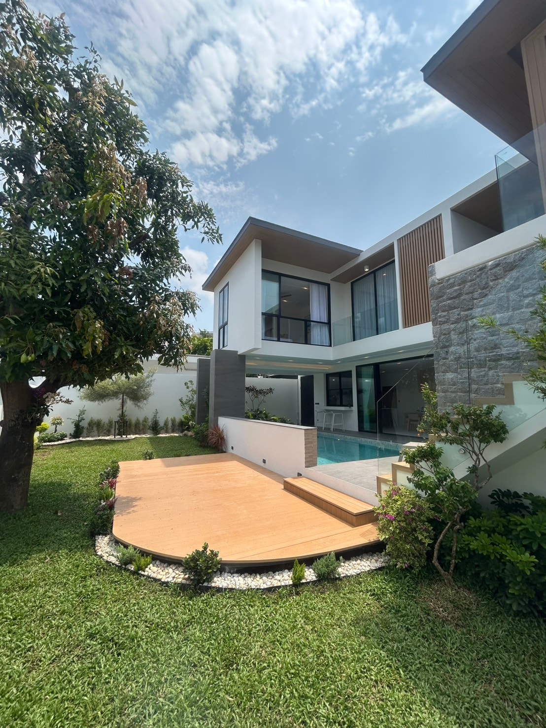 Larger 3-Bedroom Villa in Dareeya Villas on Bangtao Beach Road - 200 meters from Beach