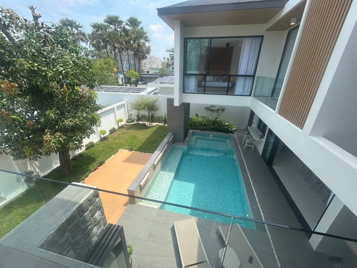 Interior view of Larger 3-Bedroom Villa in Dareeya Villas on Bangtao Beach Road - 200 meters from Beach