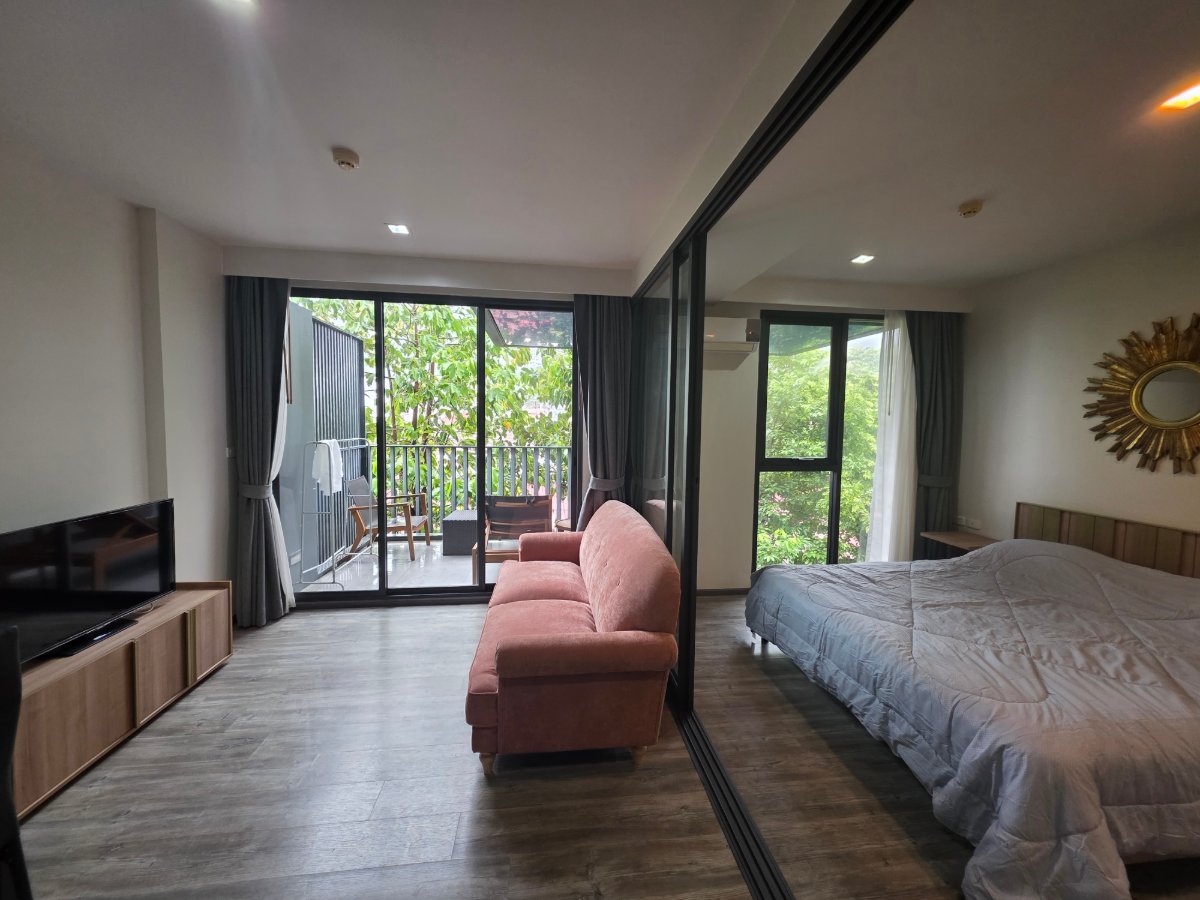 Interior view of 1 Bedroom Foreign Freehold Resale Condo at Deck Patong