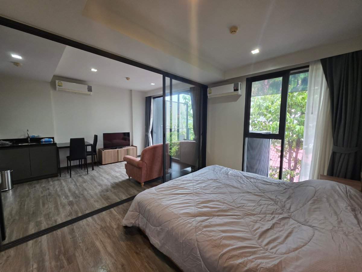 Interior view of 1 Bedroom Foreign Freehold Resale Condo at Deck Patong
