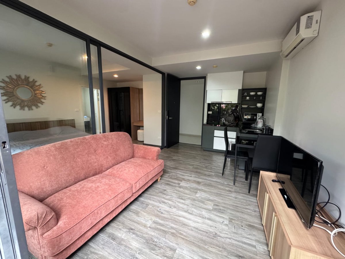 Interior view of 1 Bedroom Foreign Freehold Resale Condo at Deck Patong
