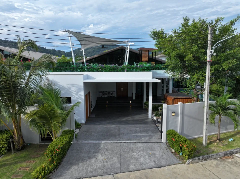 Exclusive Luxury 4-Bedroom Baan Varij Pool Villa for Sale – Baan Bua, Nai Harn - Image 3