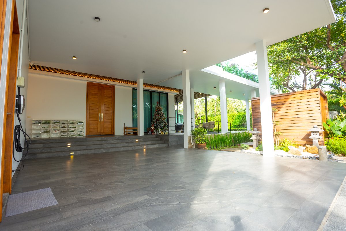 Interior view of Exclusive Luxury 4-Bedroom Baan Varij Pool Villa for Sale – Baan Bua, Nai Harn