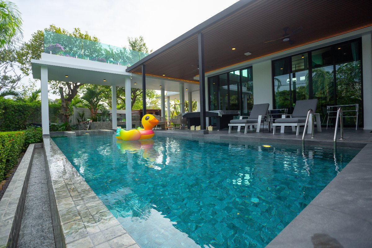 Interior view of Exclusive Luxury 4-Bedroom Baan Varij Pool Villa for Sale – Baan Bua, Nai Harn