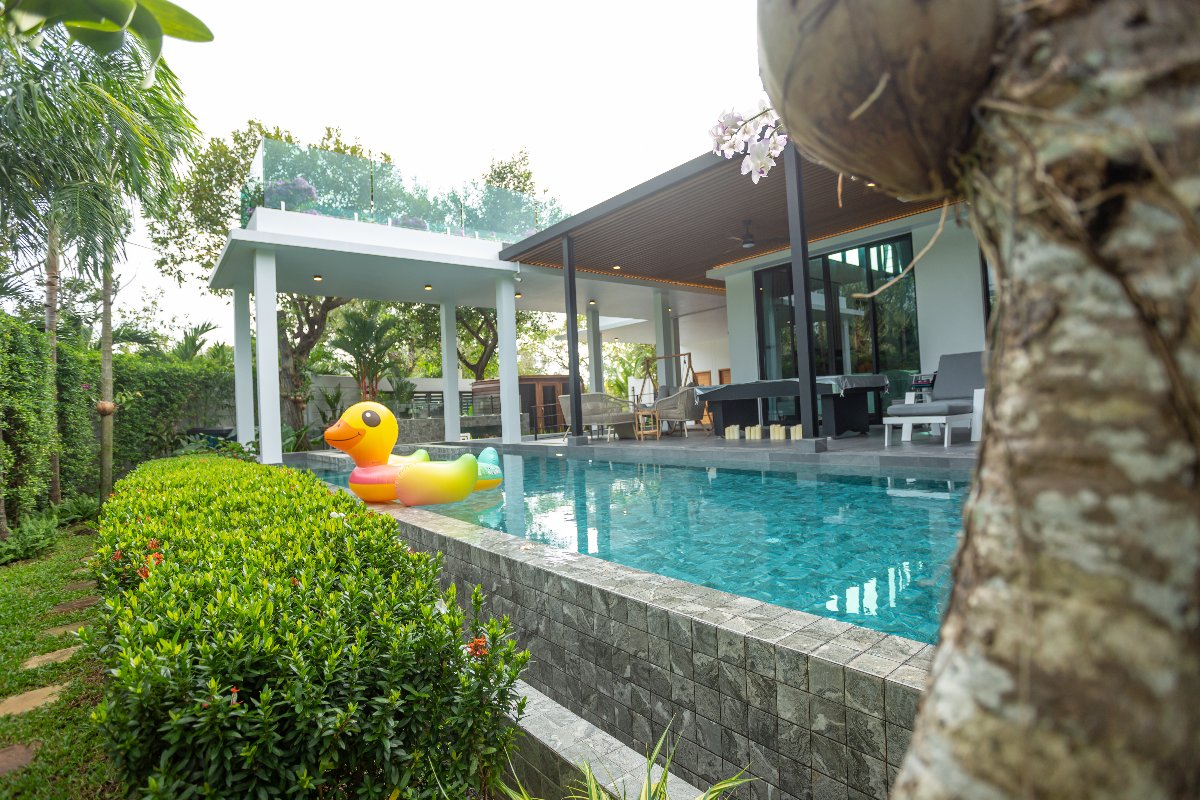 Interior view of Exclusive Luxury 4-Bedroom Baan Varij Pool Villa for Sale – Baan Bua, Nai Harn