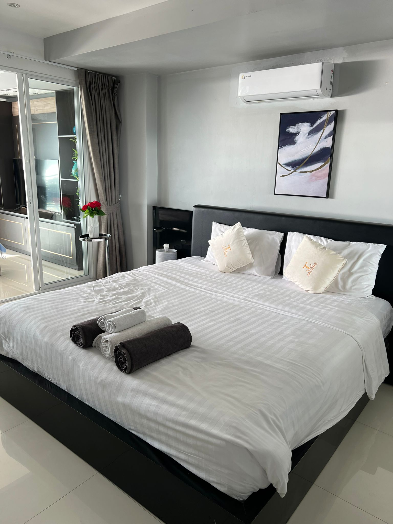 Exterior view of Foreign Freehold 2-Bed Sea View Sunset Plaza Condo Overlooking Karon Beach