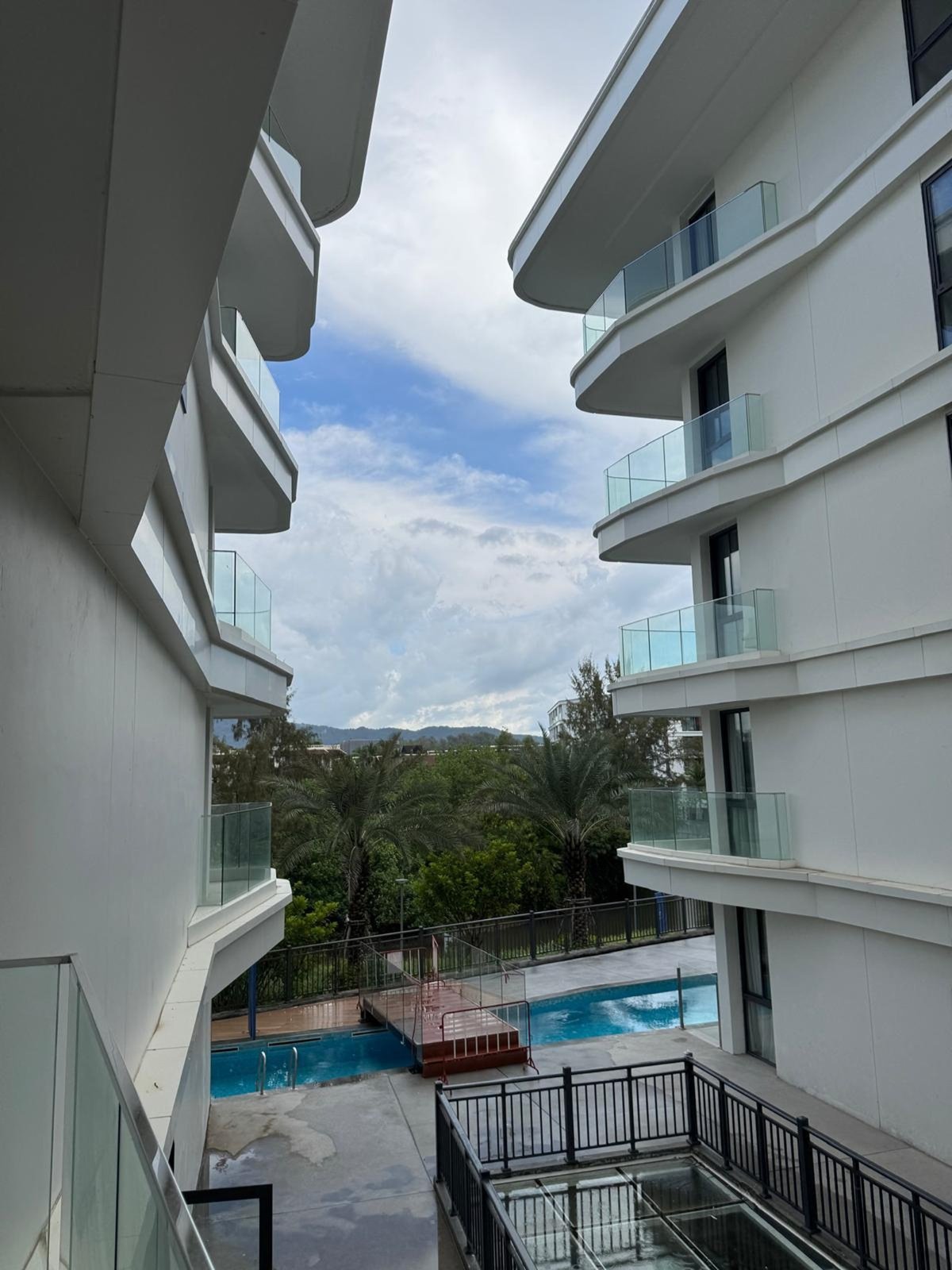 Interior view of 1-Bedroom Foreign Freehold Condo in Sunshine Kora on the Layan Beachroad