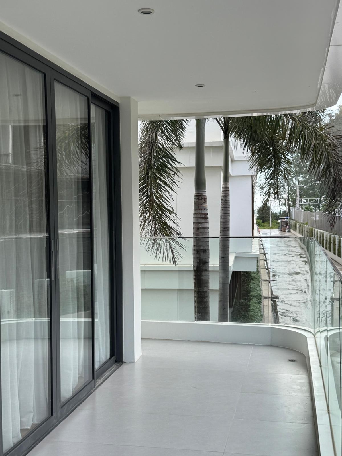Interior view of 1-Bedroom Foreign Freehold Condo in Sunshine Kora on the Layan Beachroad