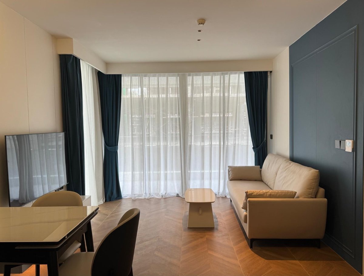 Interior view of 1-Bedroom Foreign Freehold Condo in Sunshine Kora on the Layan Beachroad