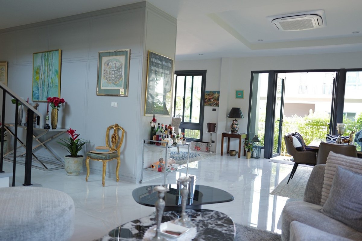 Interior view of Spacious 3-Bedroom Executive Modern House in Supalai Lake Ville, Ko Kaeo, Phuket