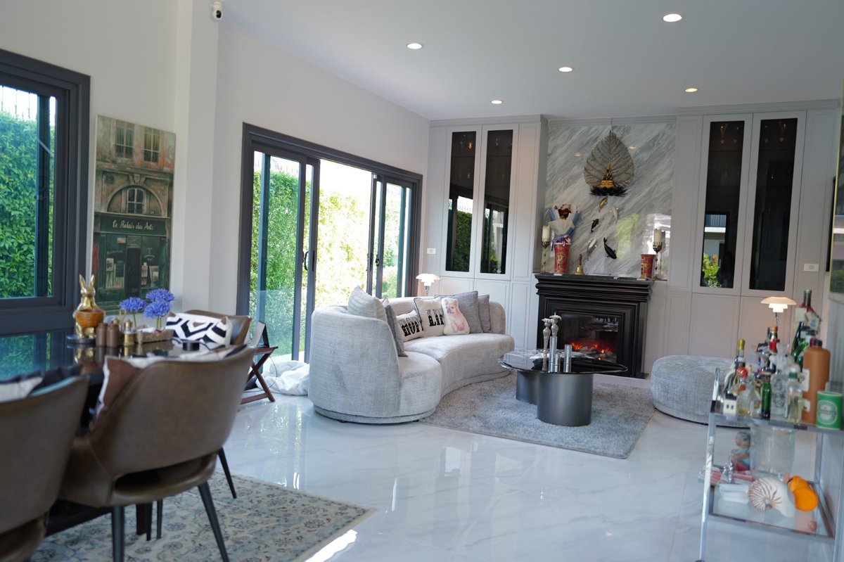 Interior view of Spacious 3-Bedroom Executive Modern House in Supalai Lake Ville, Ko Kaeo, Phuket