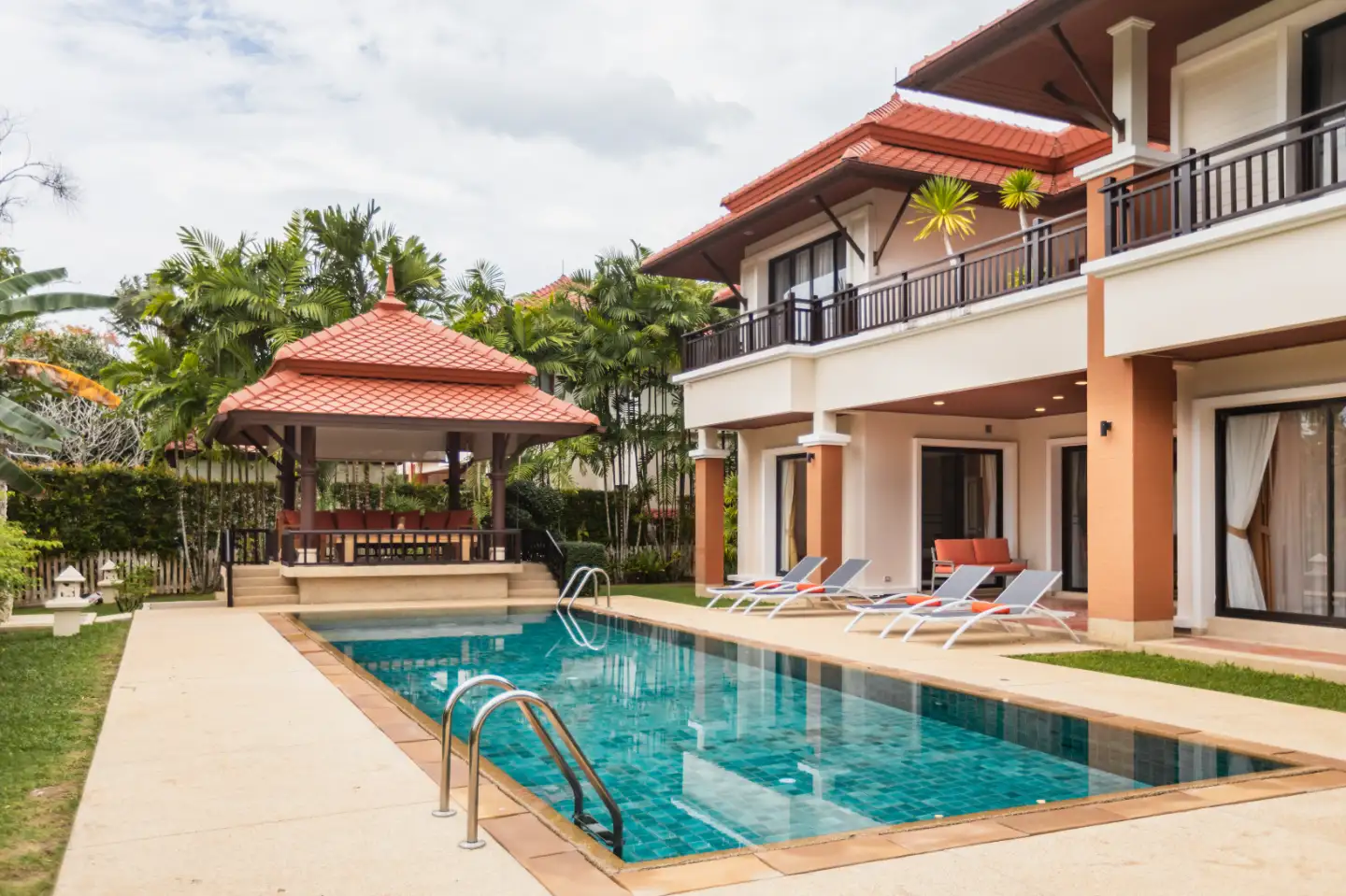 4 Bedroom Fully Refurnished Lakeview Villa In Laguna