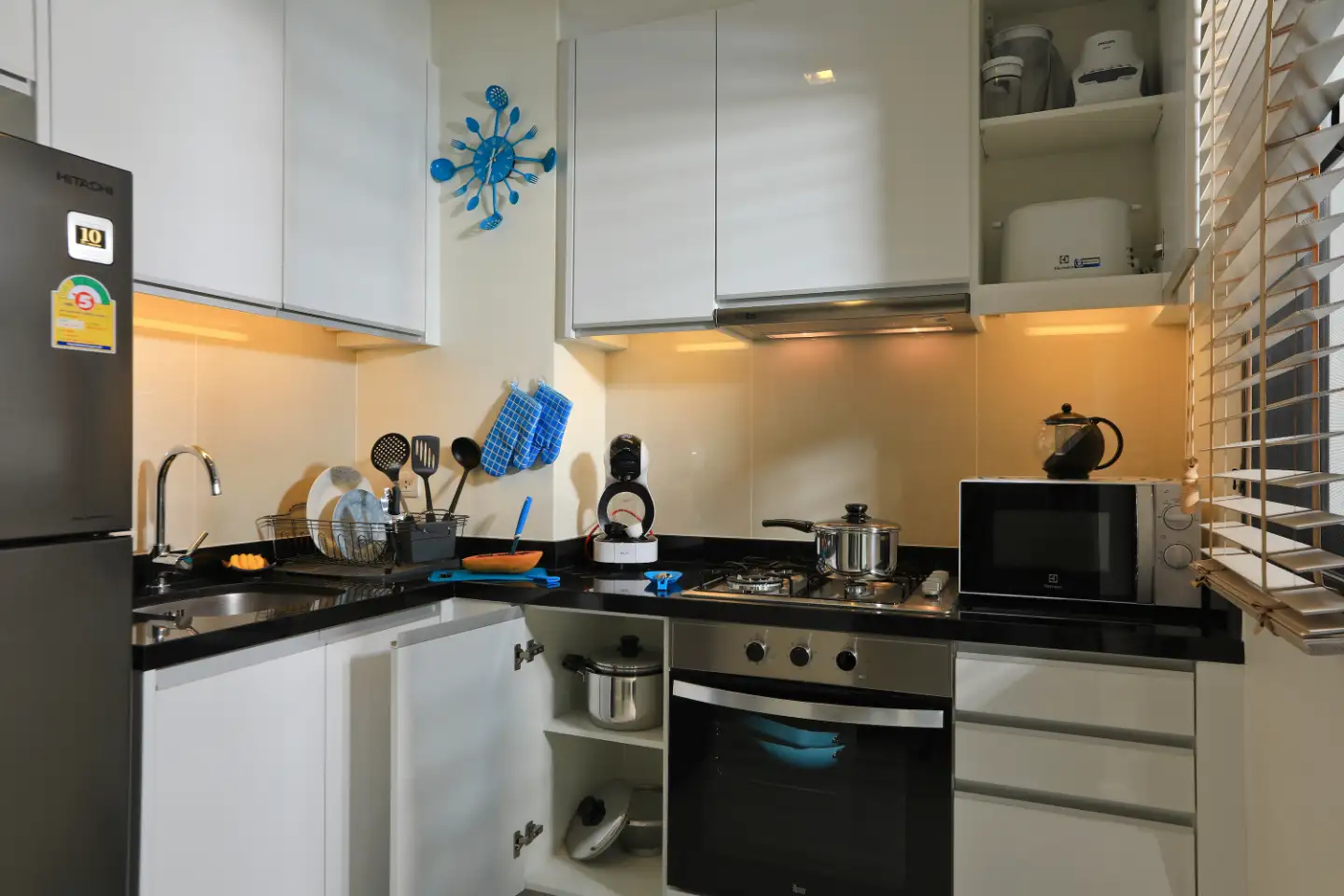 Interior view of Nicely Furnished 3 Bedroom Townhouse In Laguna Park