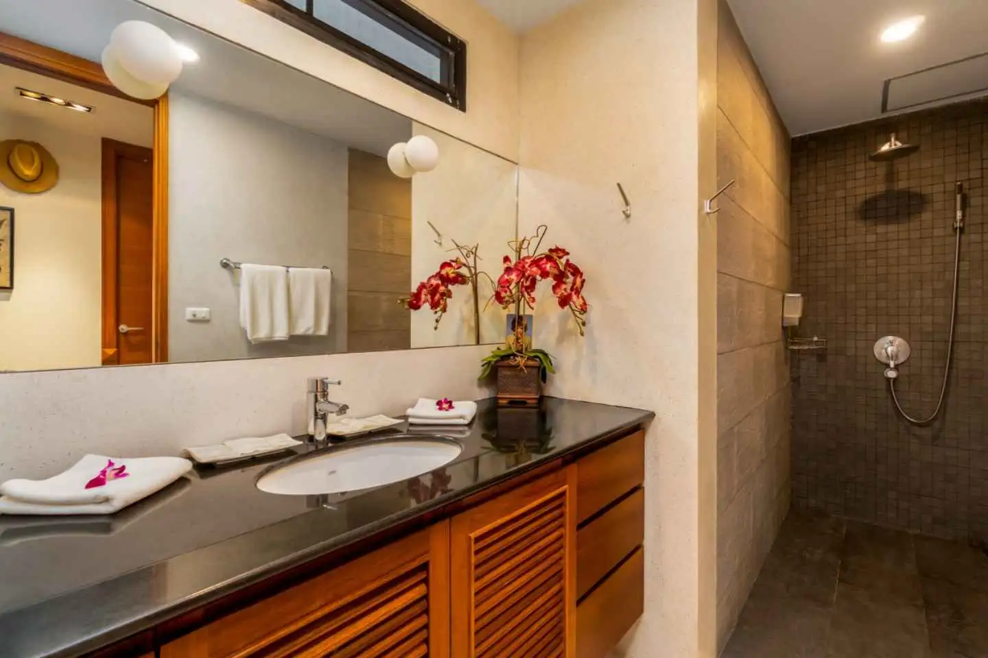 Interior view of 2 Bedroom Foreign Freehold Condo for Sale in Surin Sabai