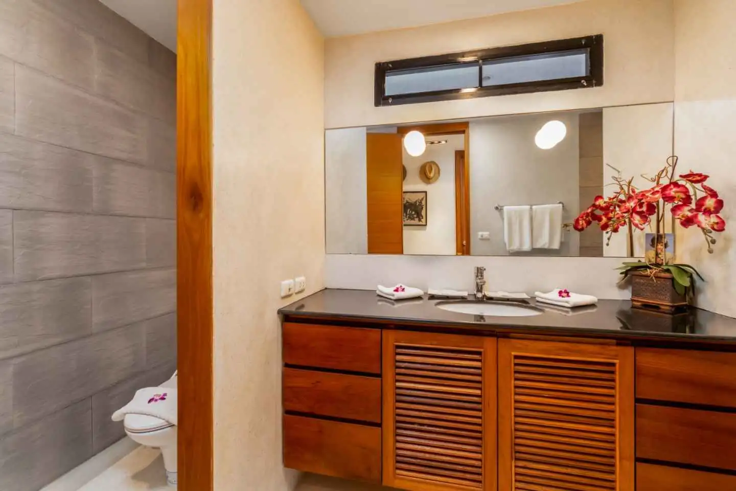 Interior view of 2 Bedroom Foreign Freehold Condo for Sale in Surin Sabai