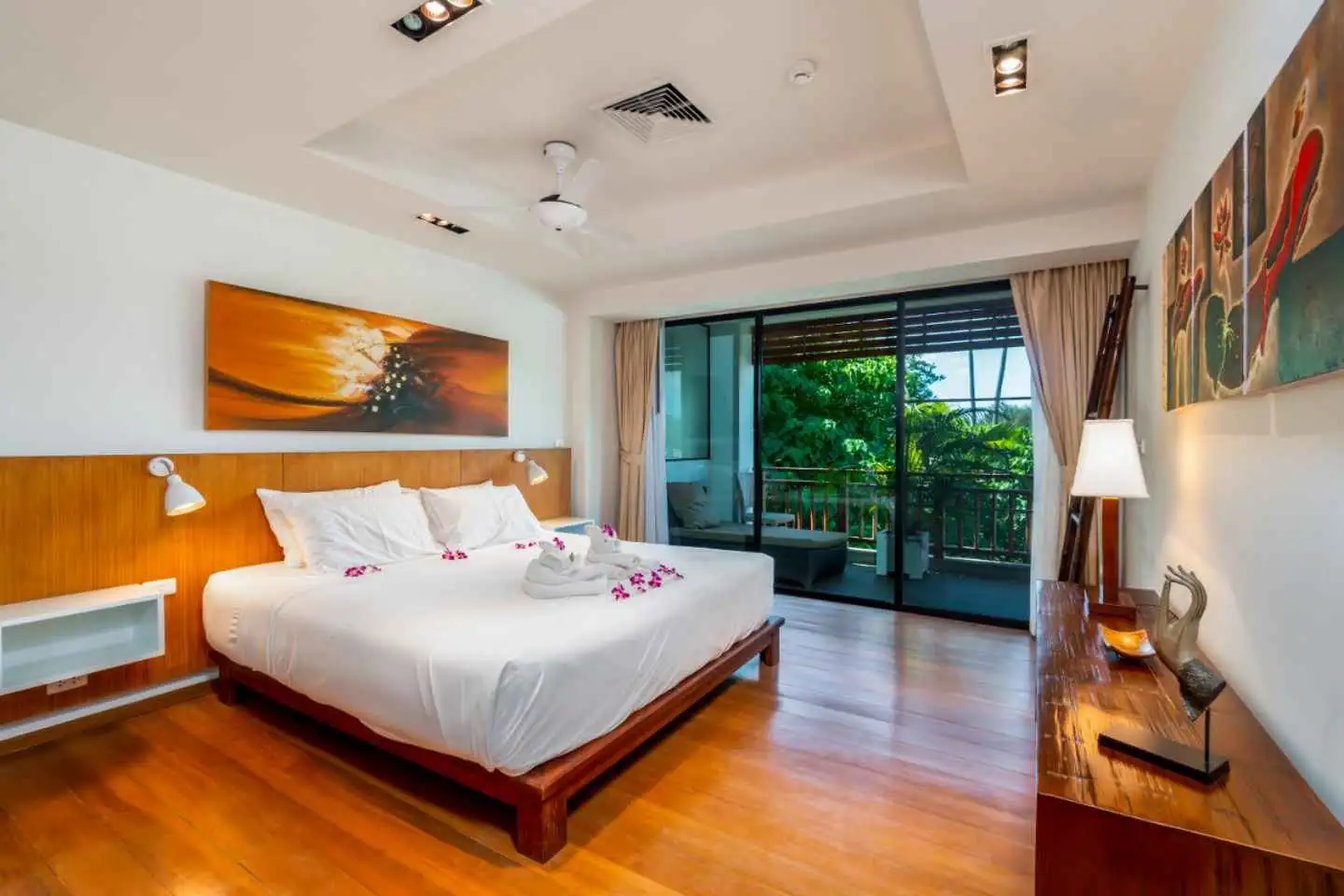 Interior view of 2 Bedroom Foreign Freehold Condo for Sale in Surin Sabai