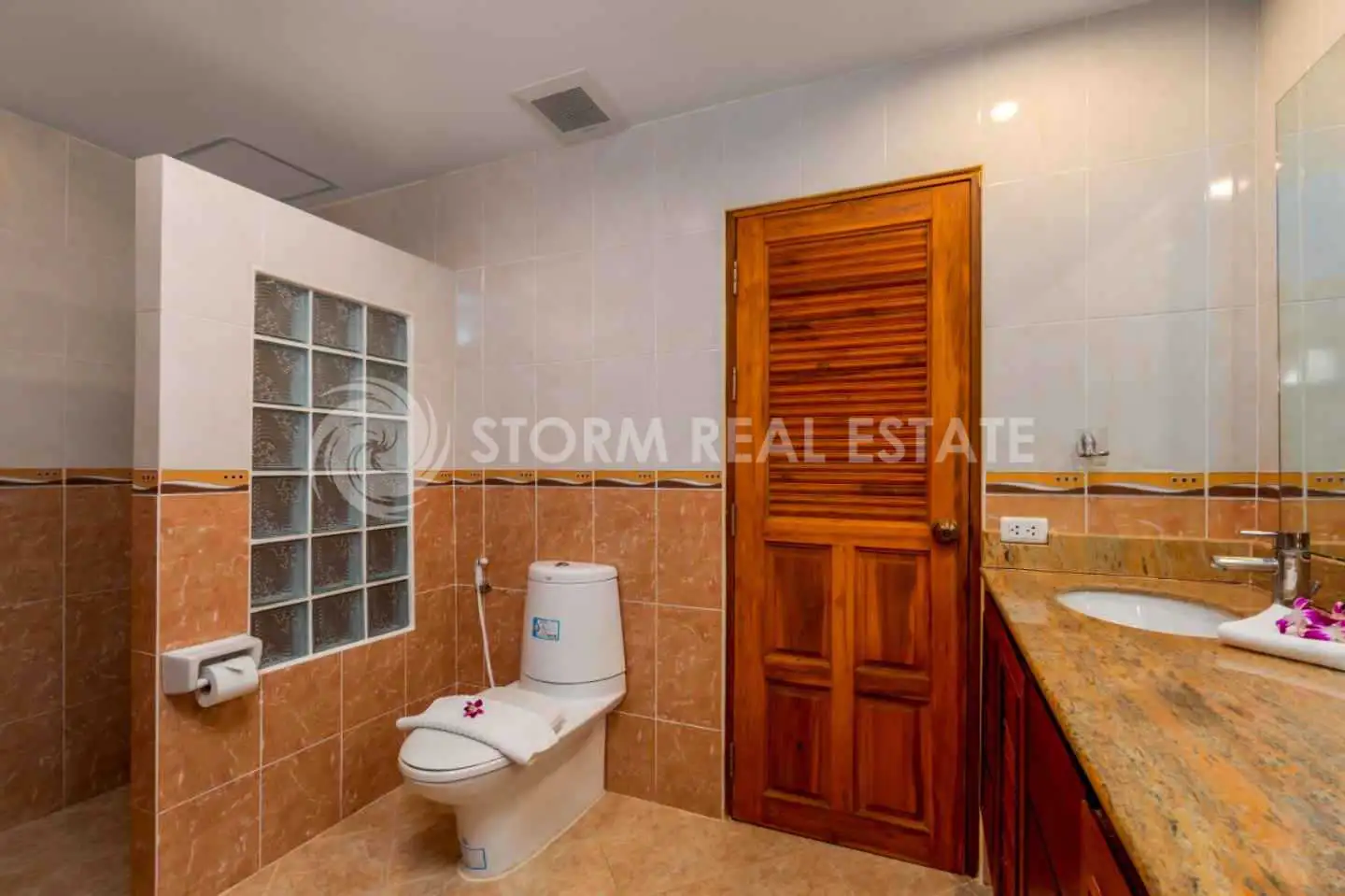 Interior view of 1 Bedroom Foreign Freehold Condo for Sale in Surin Sabai