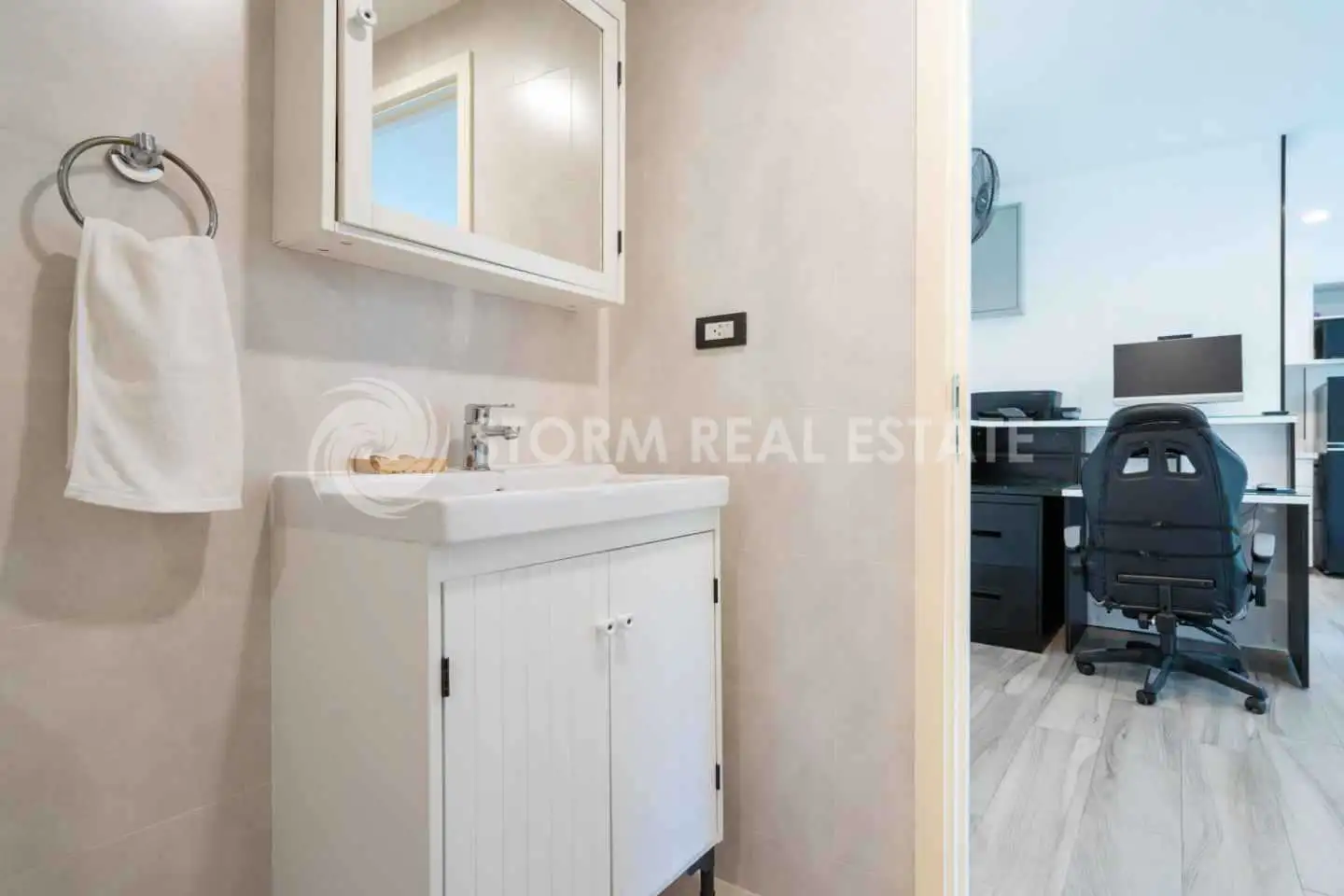 Interior view of 2 Bedroom Foreign Freehold Condo In Title Naiyang