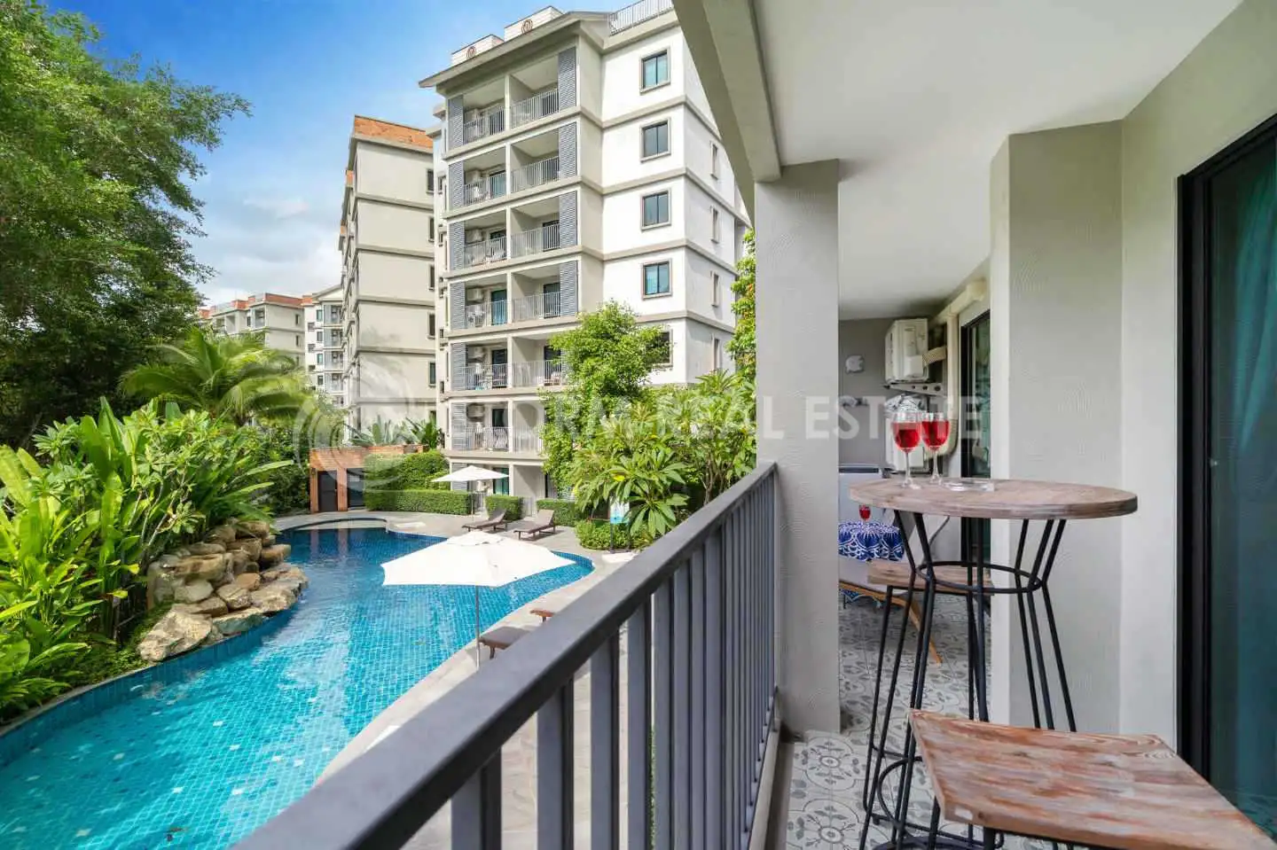 Interior view of 2 Bedroom Foreign Freehold Condo In Title Naiyang