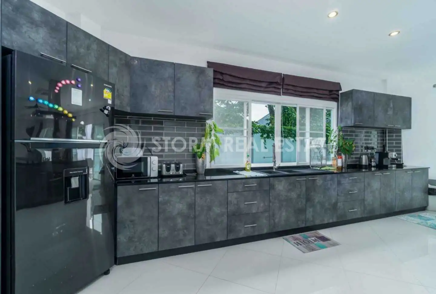 Exterior view of Spacious Ready-to-move-in 4-Bedroom Pool Villa for Sale in Rawai