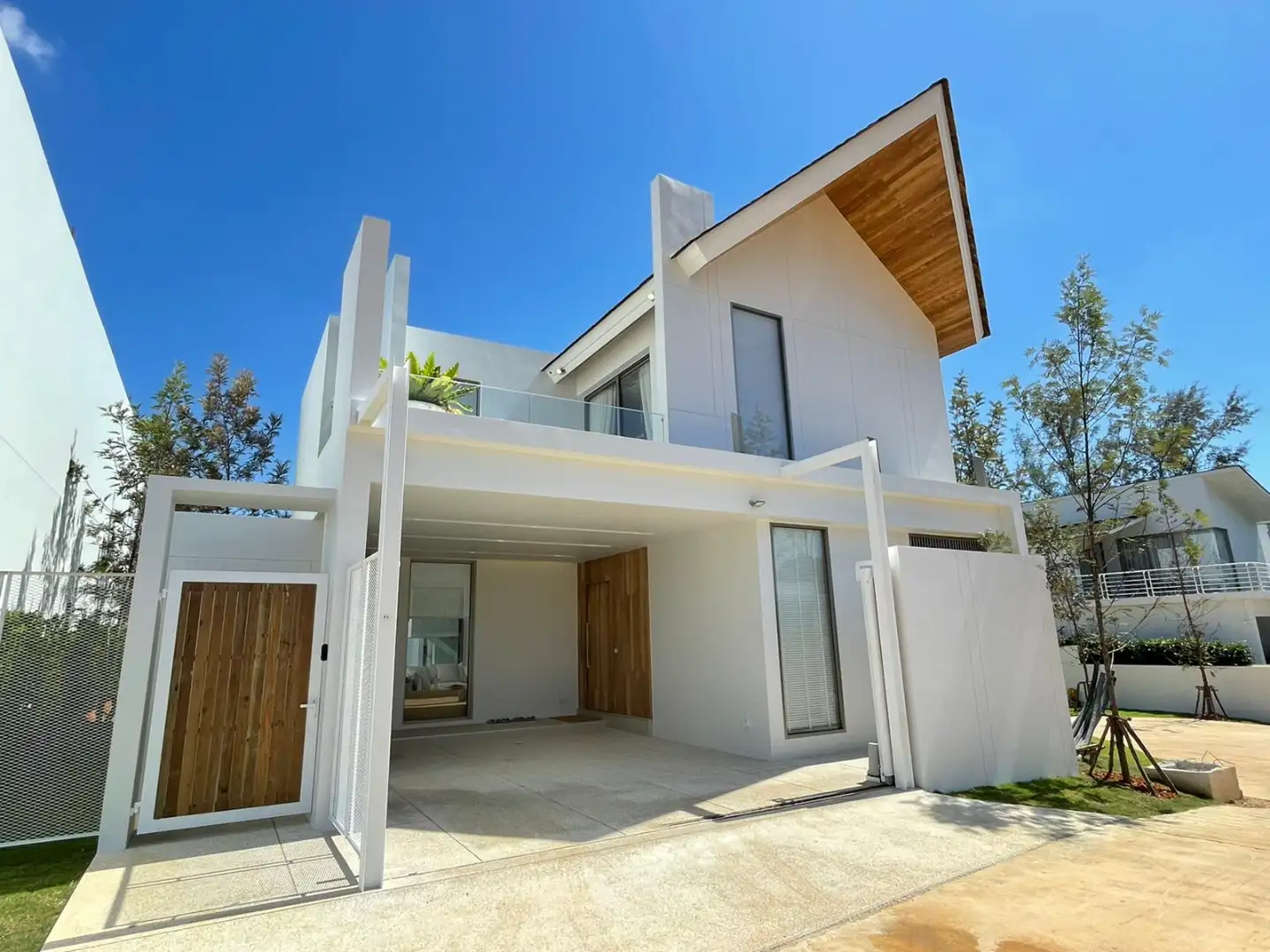 Exterior view of Wallaya Lux Pride, Pasak, Cherngtalay - Phuket