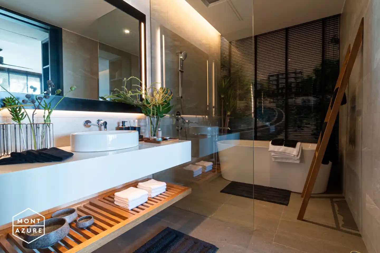 M Gallery Residences Montazure - Smaller Studio - Photo 8