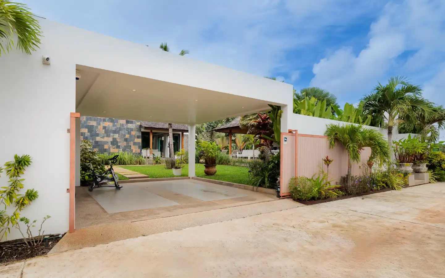 Interior view of 4 Bedroom Luxury Villa with Massive Land Plot