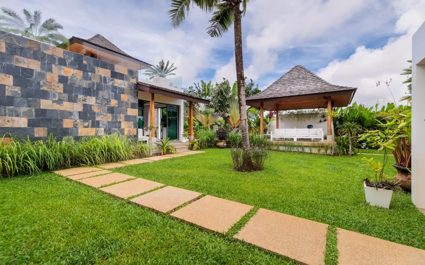 4 Bedroom Luxury Villa with Massive Land Plot