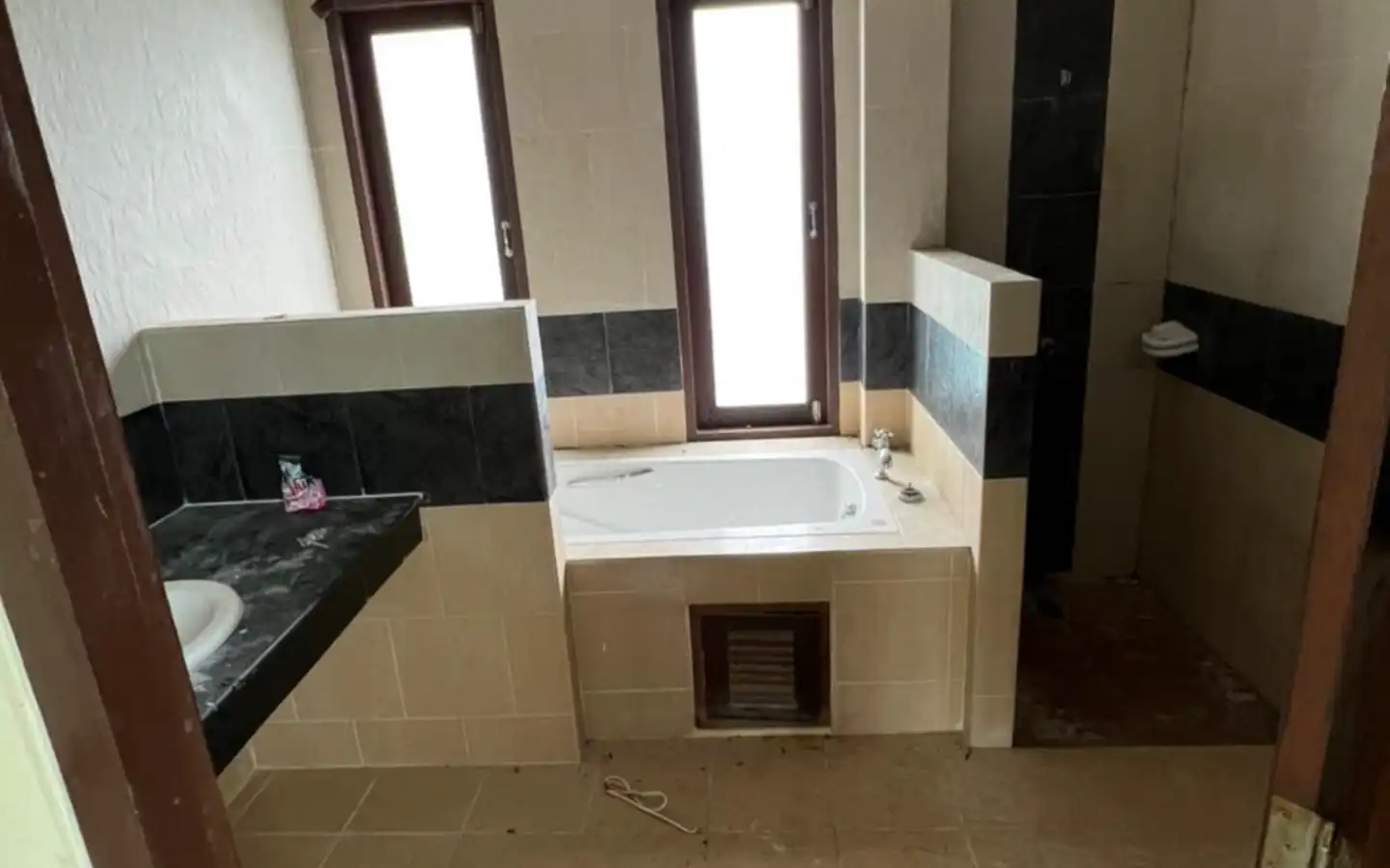 Interior view of 3 Bedroom Fixer-Upper Stand Alone Villa on Pasak 8