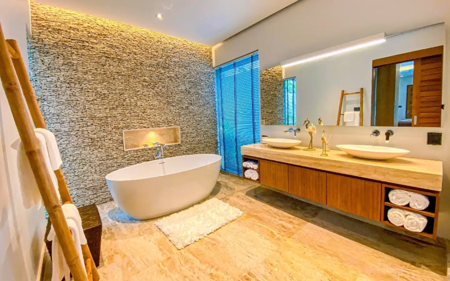 Interior view of Luxurious 2 Bedroom Resale Villa in Anchan Hills on Pasak 8, Cherngtalay, Phuket