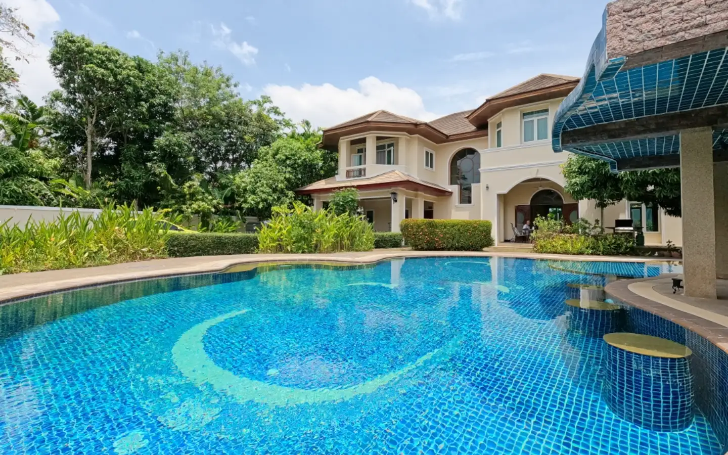 6 Bedroom Private Pool Villa for Sale in Kathu