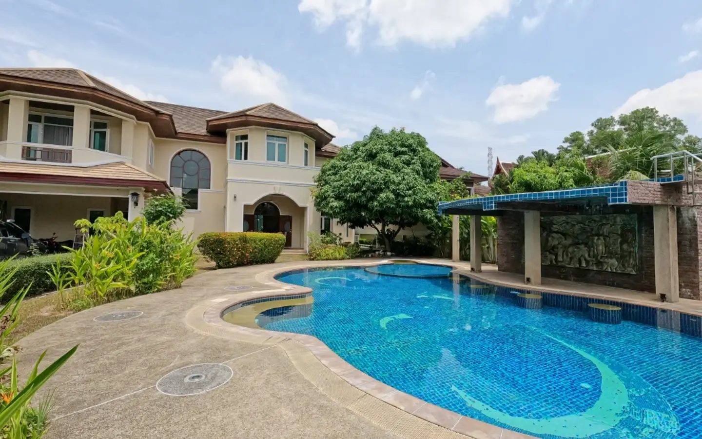 Interior view of 6 Bedroom Private Pool Villa for Sale in Kathu