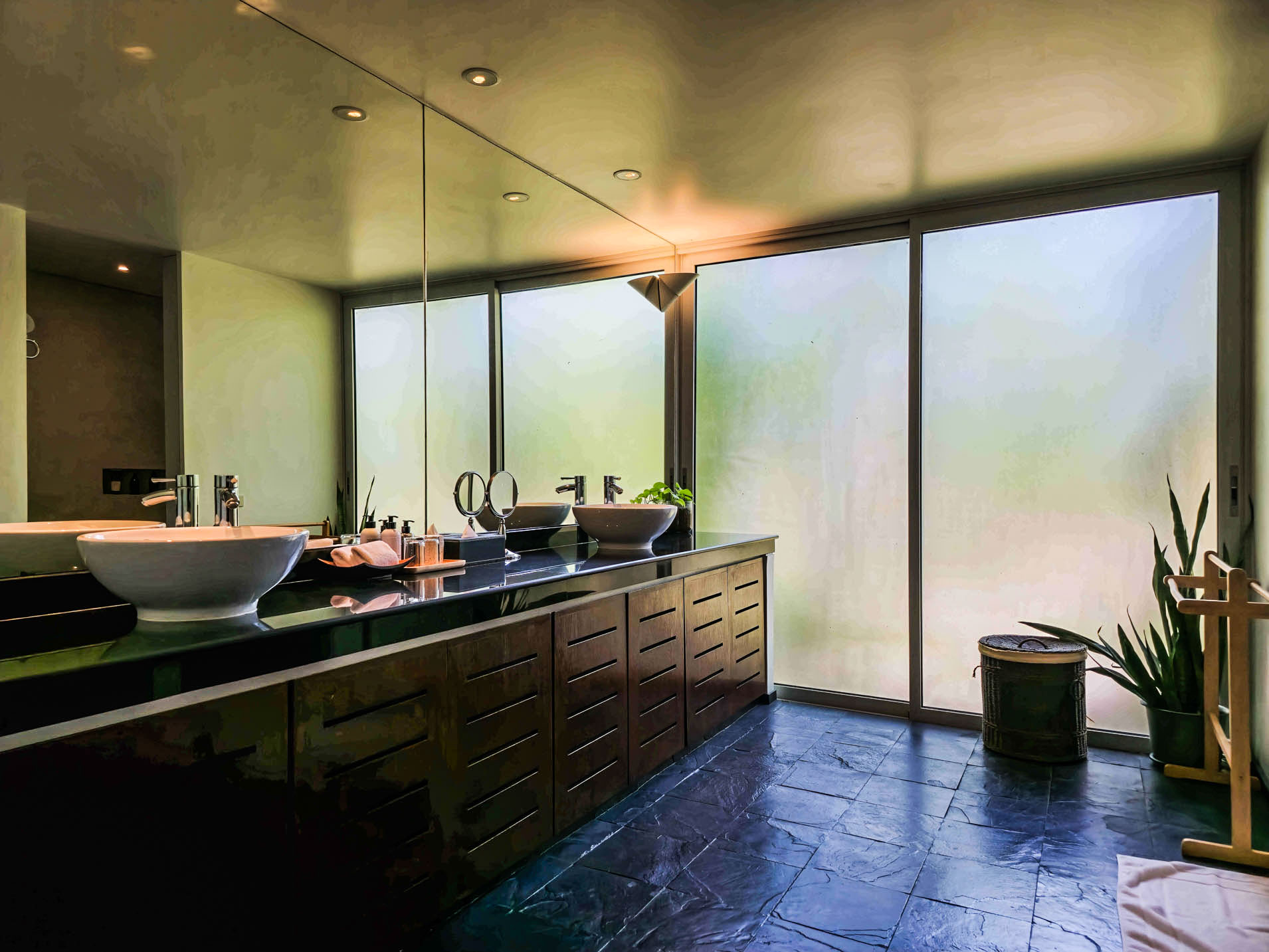 4 Bedroom Villa on 2,013 sqm Land Plot for Sale in the Exclusive Layan Estate, Phuket - Photo 7